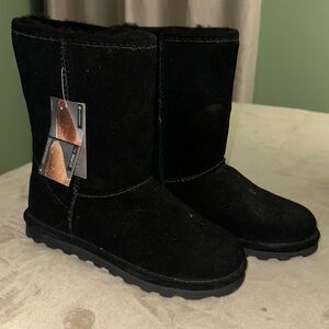 Brand new never been worn Black Bearpaw Boots!